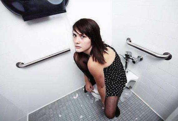 女人小便后该不该用卫生纸擦？女人上厕所不该用什么纸