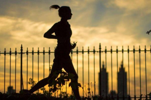 夜跑减肥的正确方式是什么？夜跑的最佳时间及注意事项