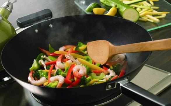厨房中厨具有哪些使用禁忌 忌用金属容器和彩瓷餐具盛酸性食物
